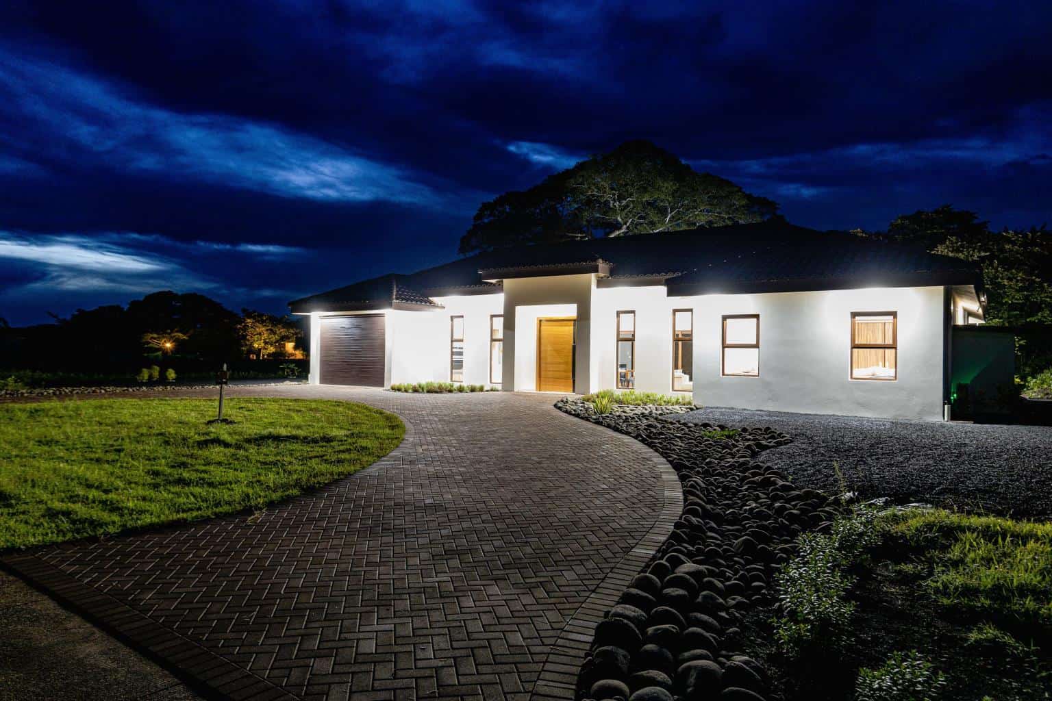 Casa Las Brisas 6: Experience Coastal Living in Elegance!