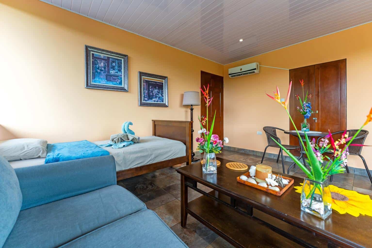 Casa Tropical: Experience Tranquil Living in Paradise!