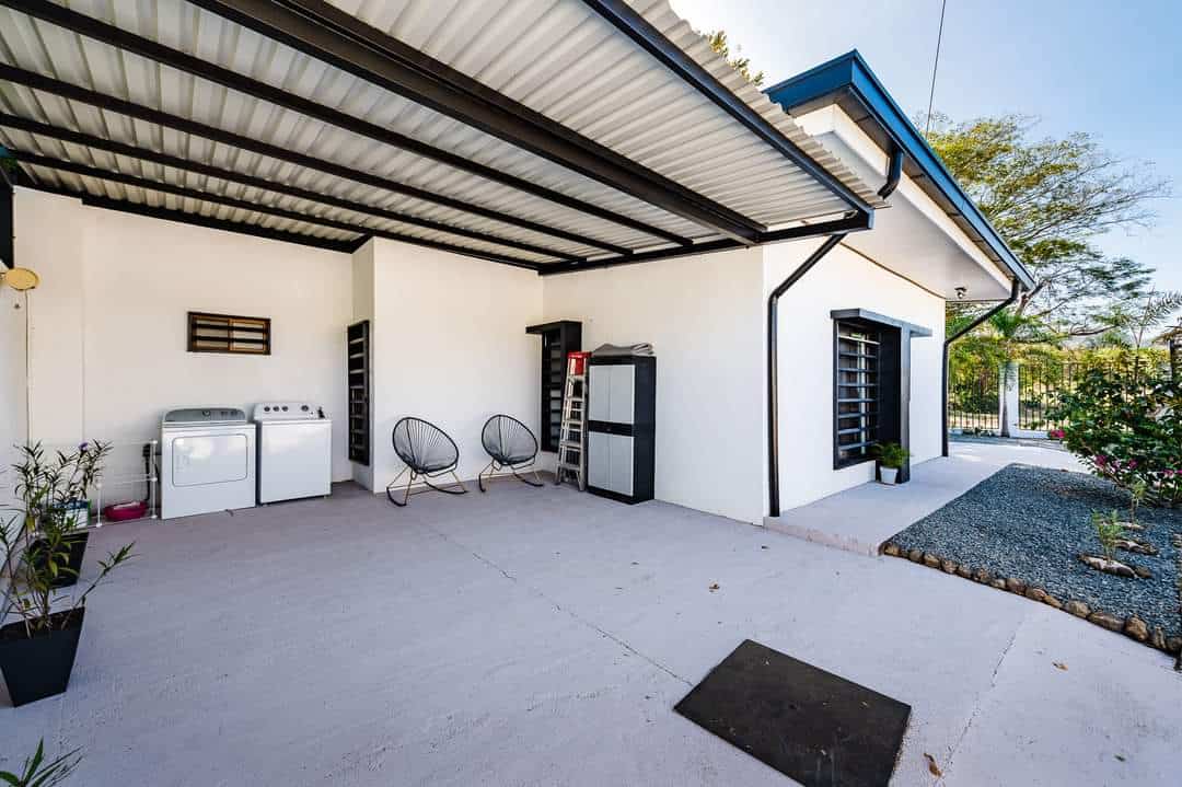 Charming 2-Bedroom House in Playa Potrero, Just a Short Walk to the Beach
