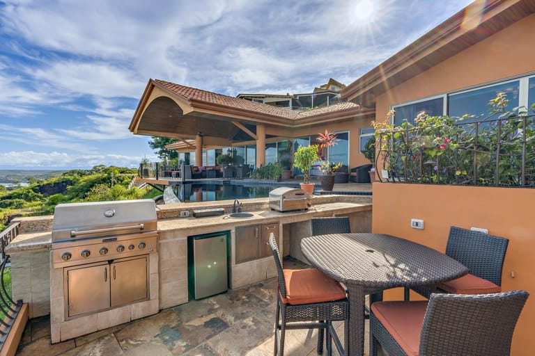 Dare to Dream House: Magnificent Ocean View from the Top of the Hill