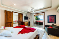 Casa Oltmann: Beach Front Mansion thumbnail