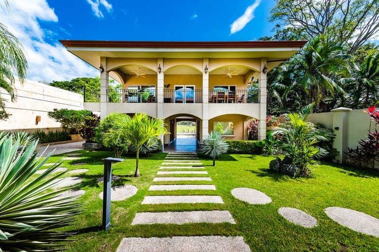 Casa Oltmann: Beach Front Mansion