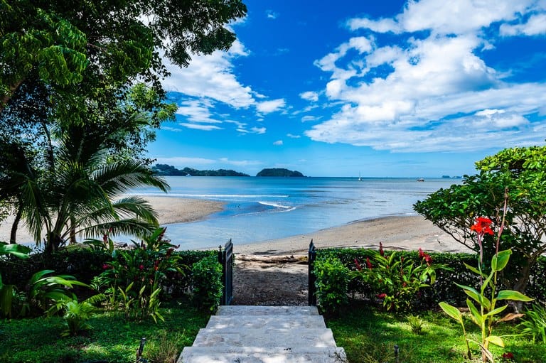 Casa Oltmann: Beach Front Mansion