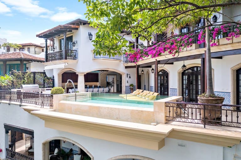 27 Cartagena: Exclusive Luxury Beachfront Residence