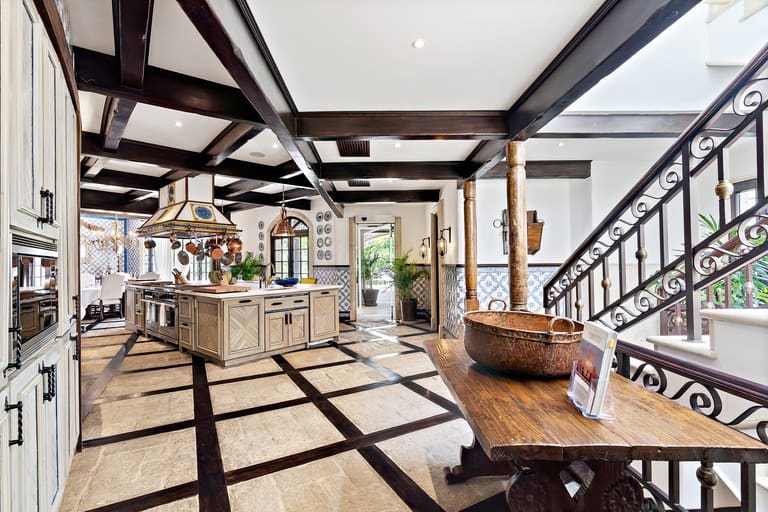 27 Cartagena: Exclusive Luxury Beachfront Residence