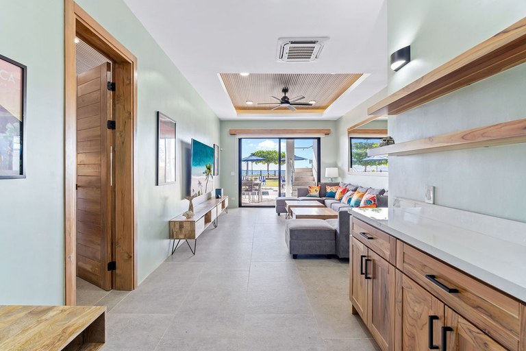 Villa Ballena: Contemporary Coastal Retreat in Costa Rica