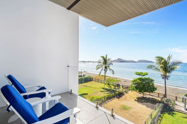 Villa Ballena: A Stylish Beachfront Masterpiece in Costa Rica