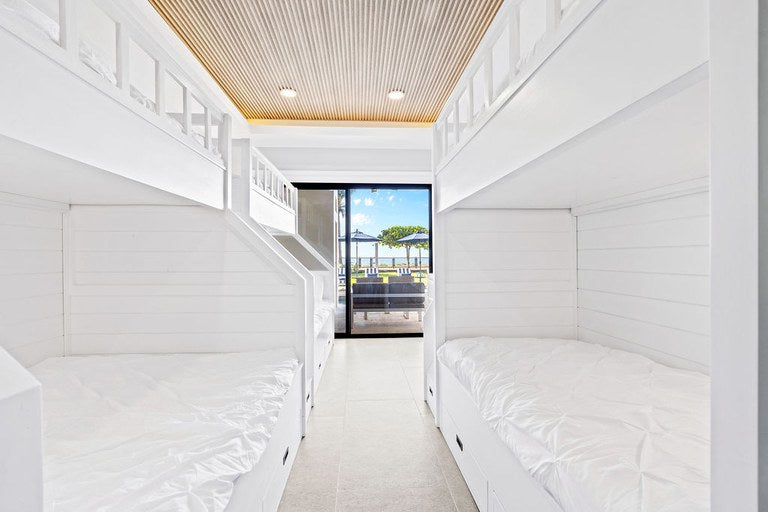 Villa Ballena: Contemporary Coastal Retreat in Costa Rica