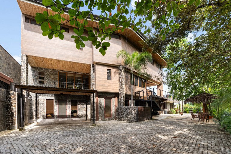 The Sanctuary: Exquisite Oceanfront Luxury Retreat