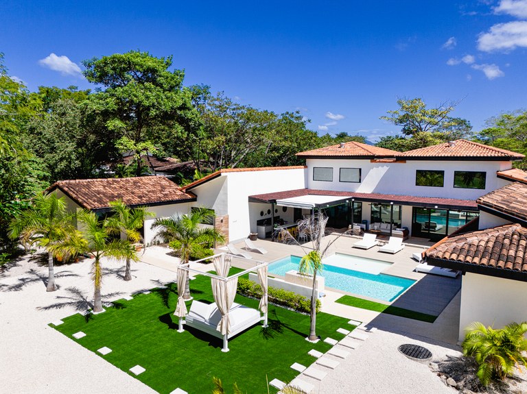 Los Almendros 51 | Elegant 6-Bedroom Coastal Home in Hacienda Pinilla