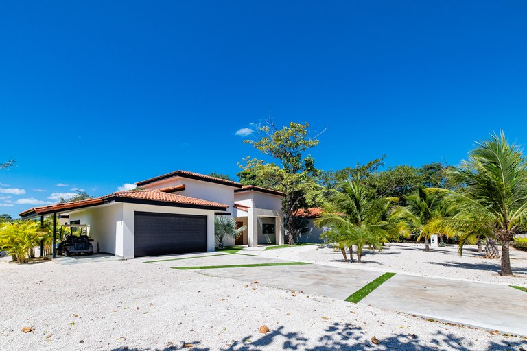Los Almendros 51 | Elegant 6-Bedroom Coastal Home in Hacienda Pinilla