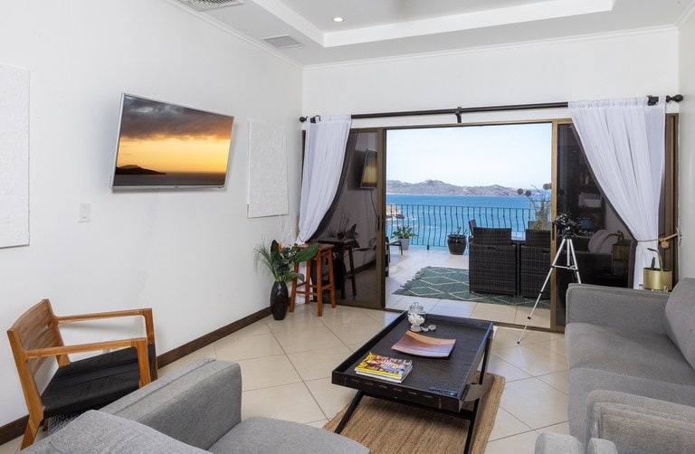 Flamingo Towers 23: Stunning Ocean-View Condo