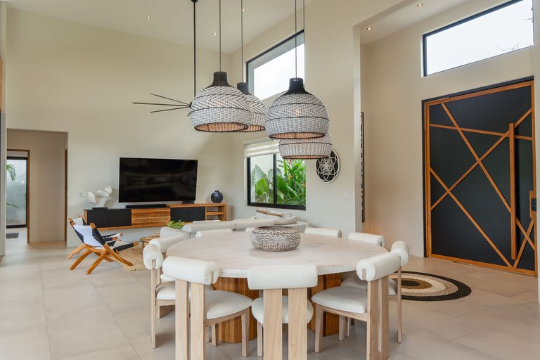 Casa Almendra: Luxurious Modern Tropical Escape in Hacienda Pinilla