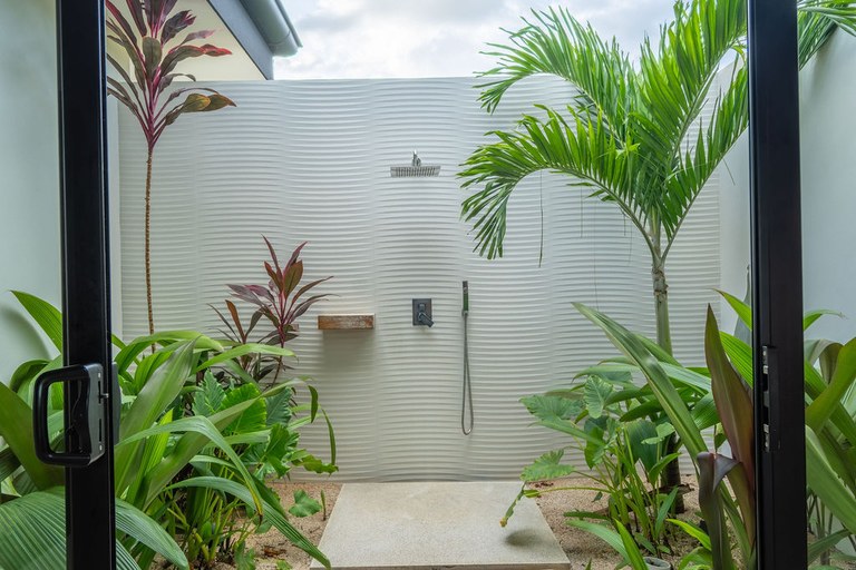 Casa Almendra: Luxurious Modern Tropical Escape in Hacienda Pinilla