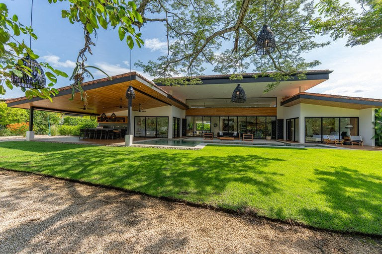 Casa Almendra: Luxurious Modern Tropical Escape in Hacienda Pinilla