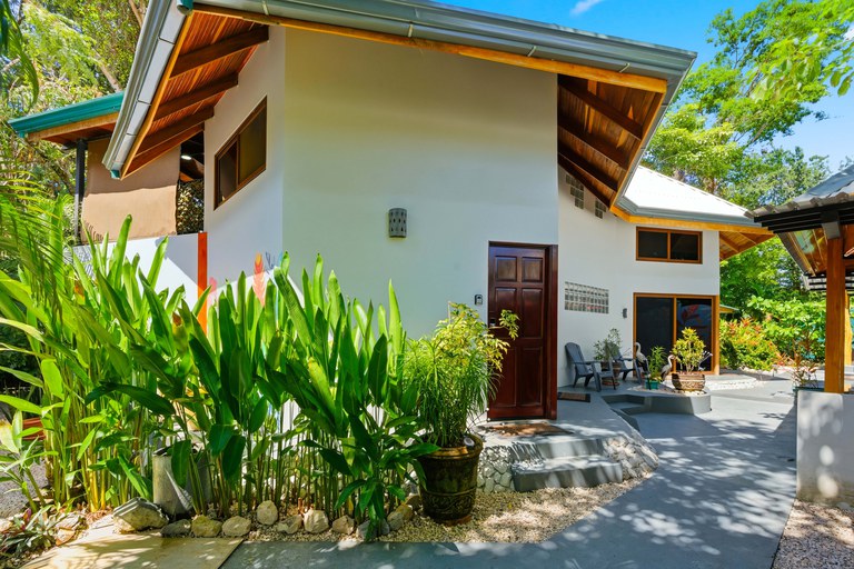 Bougainvillea Tropical Bungalows | 100m from Playa Potrero