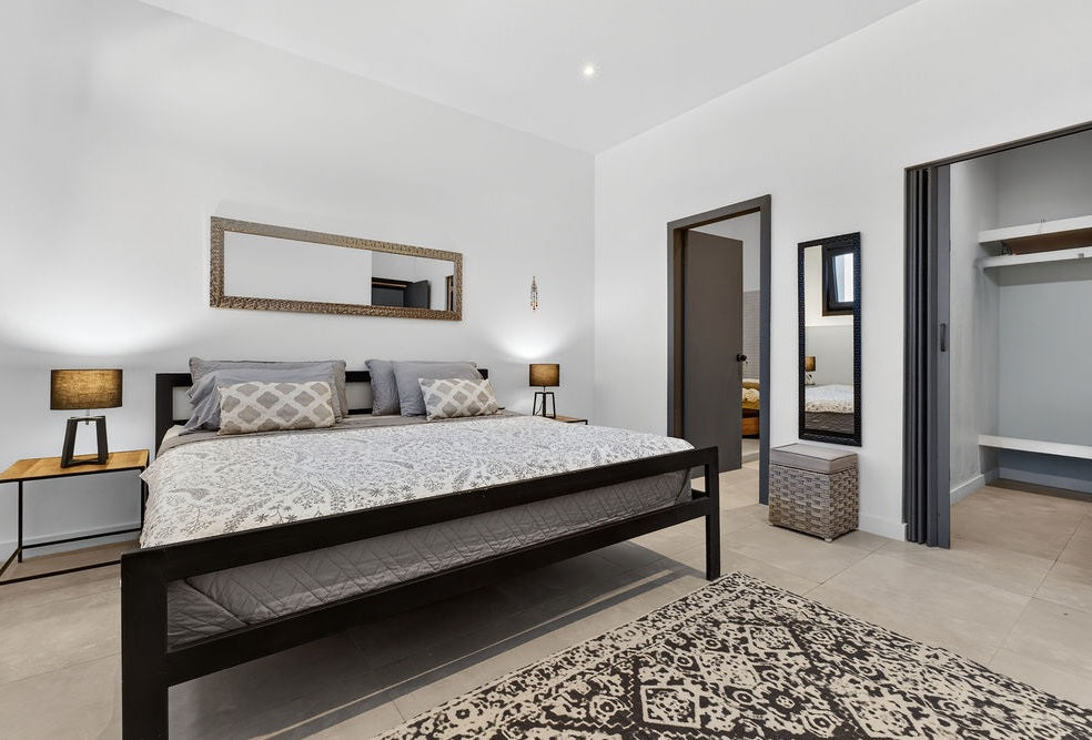 Casa Dos Hermanas: Modern Income-Producing Property Near Flamingo Beach