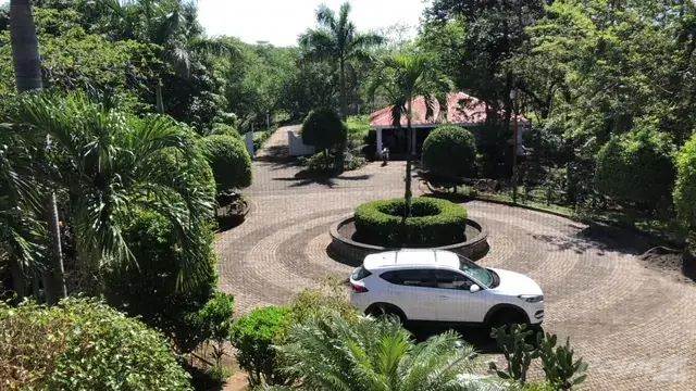 DEVELOPER'S DREAM LAND WITH PANORAMIC OCEAN VIEWS